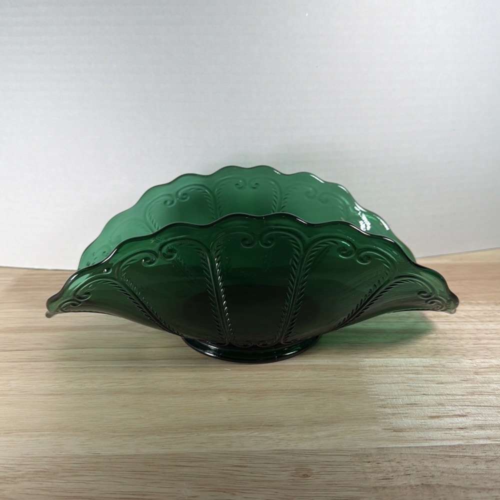 Beautiful Vintage LE Smith Emerald Green Banana Boat Fan Fruit Glass Dish